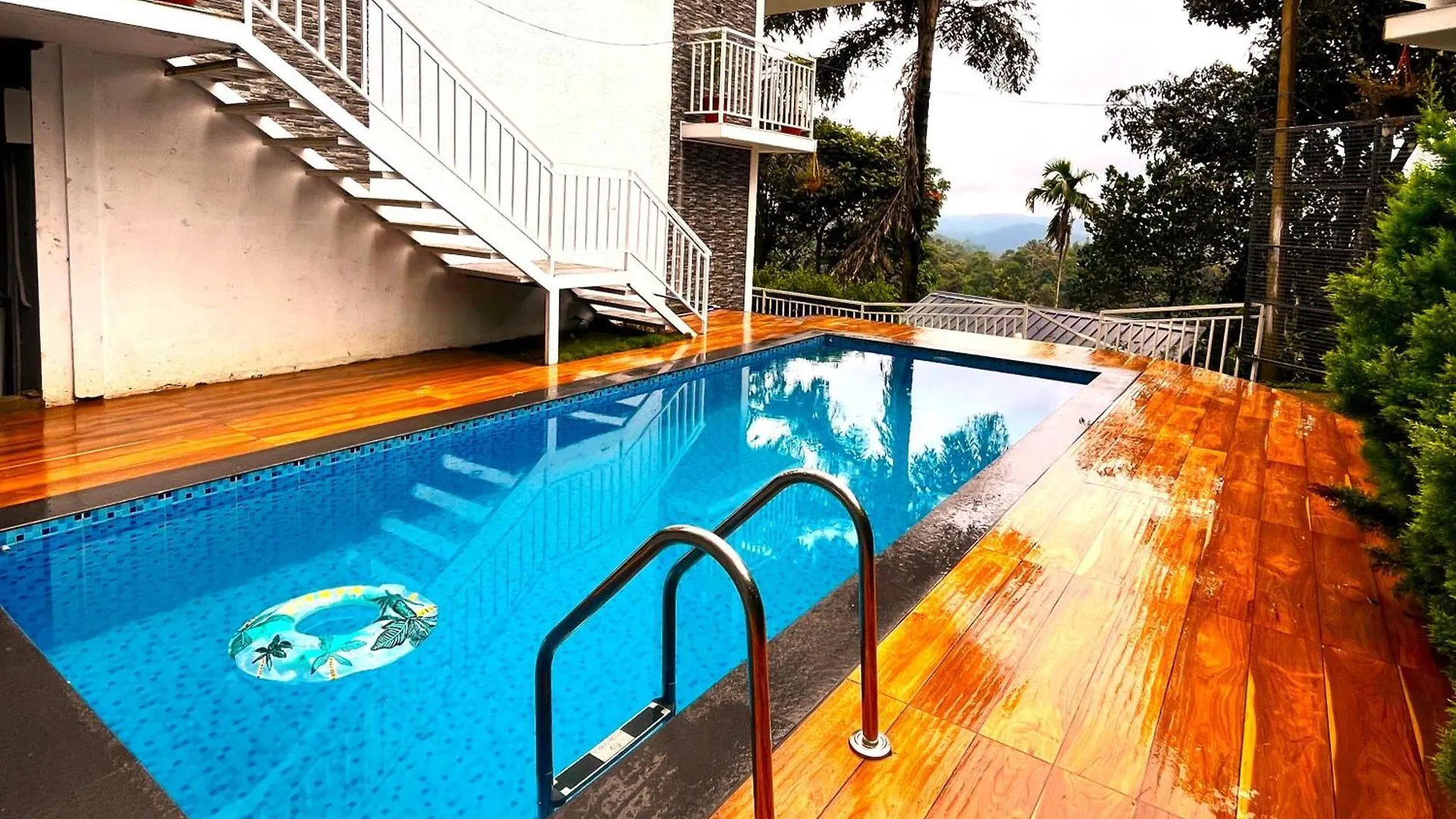 Aura Springs Resort Anachal