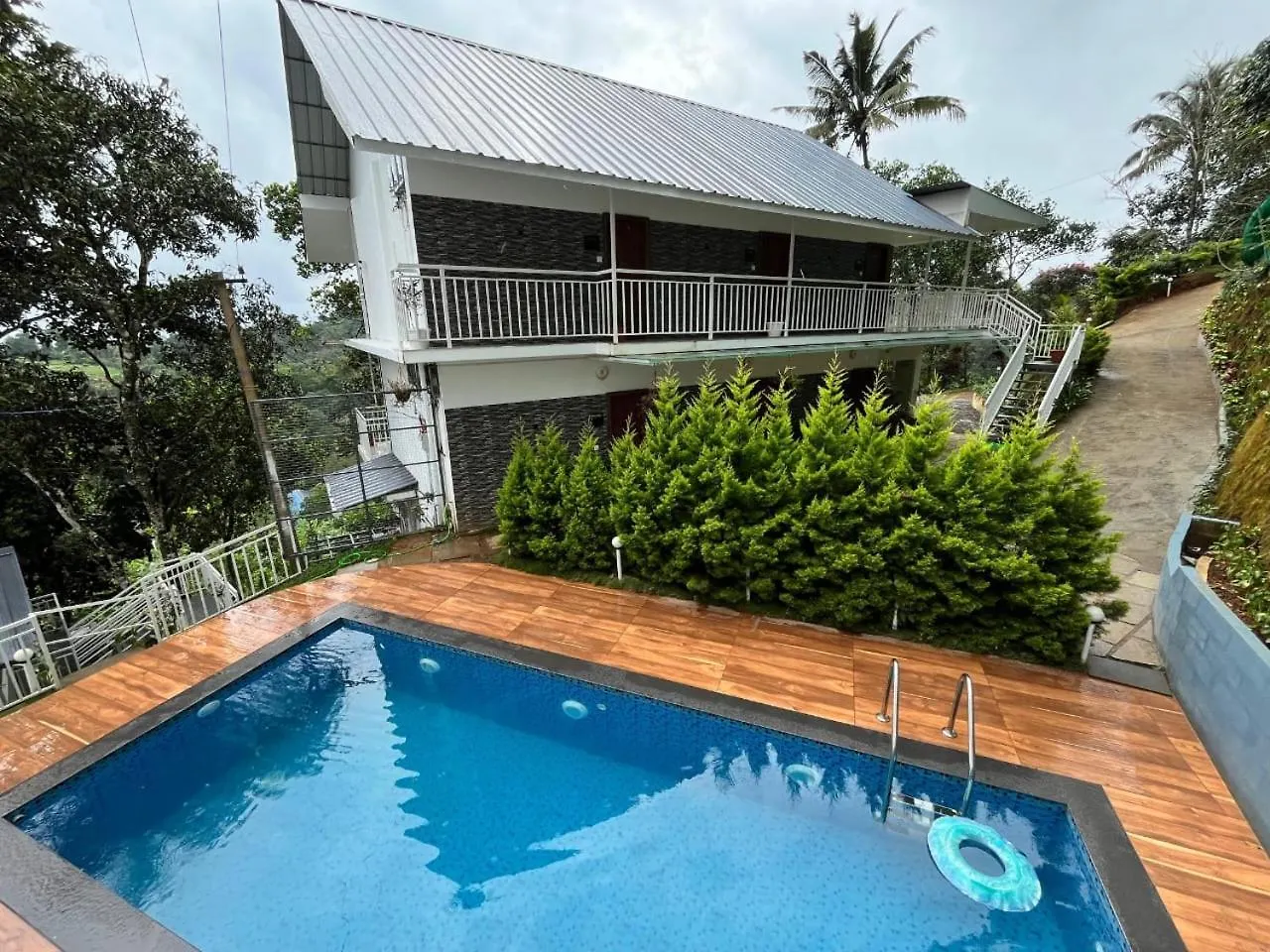 Aura Springs Resort Anachal